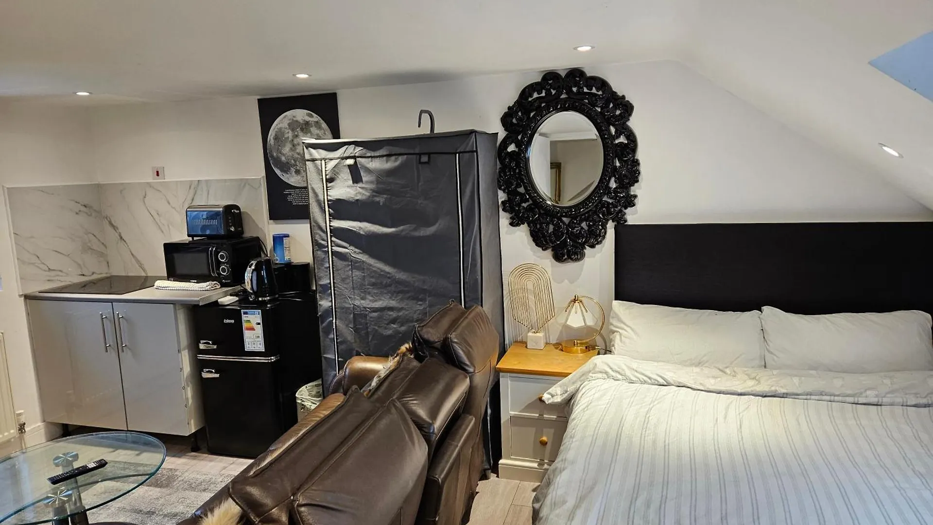 Riverview, Stylish Non Smoking Loft Ensuite 4 Rent Erith