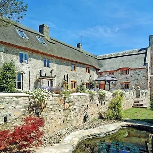 https://meadow-cottage-bristol.cardiffhotelswales.com